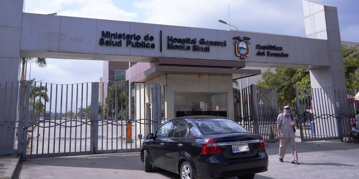 Un equipo periodístico fue agredido mientras transmitía afuera del Hospital Monte Sinaí