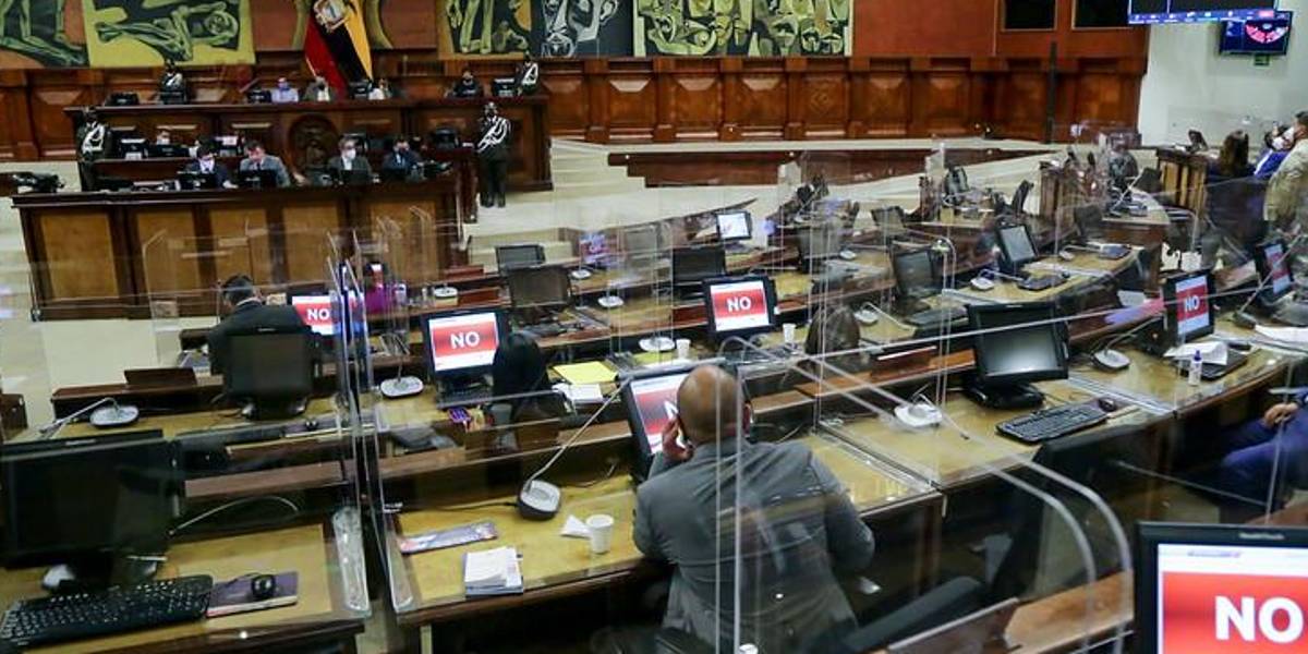 Asamblea habría iniciado la compra de 6 carros de alta gama por más de USD 350.000