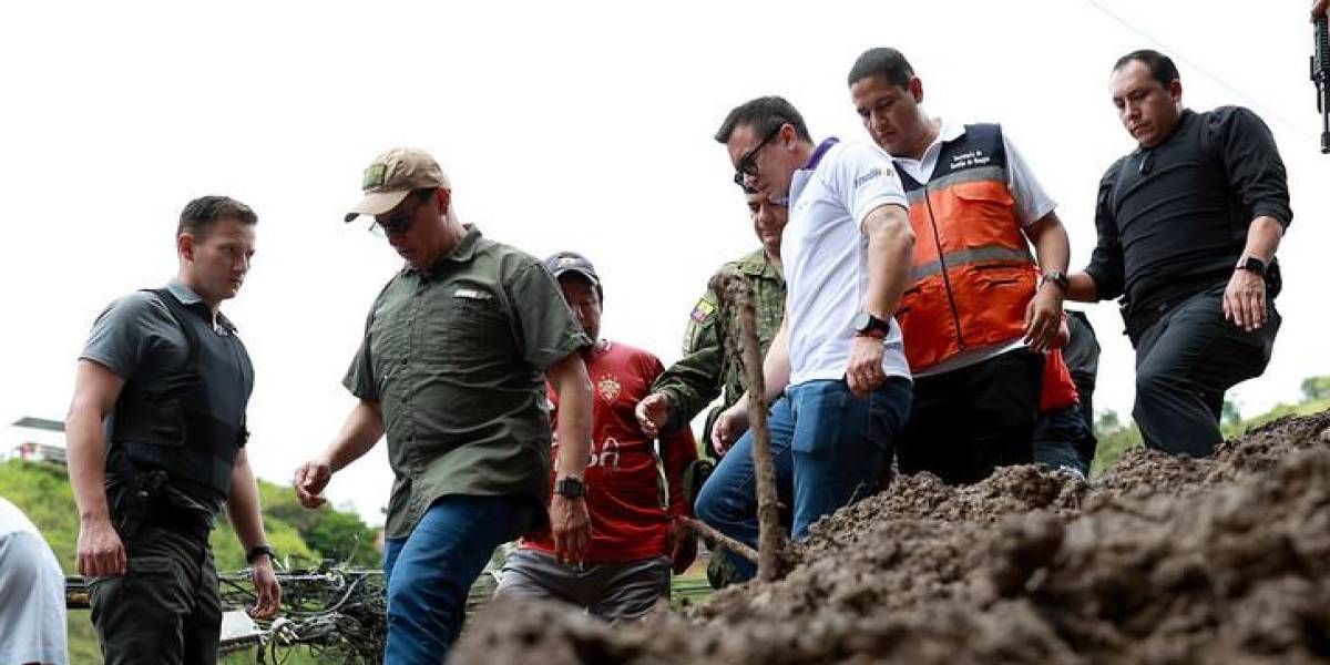 Noboa recorrió la zona del aluvión en que dejó dos fallecidos y más de 400 afectados en Ecuador