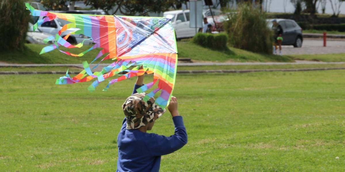 ¿Hace frío pero hay sol? Así debes proteger la piel de tus hijos en vacaciones