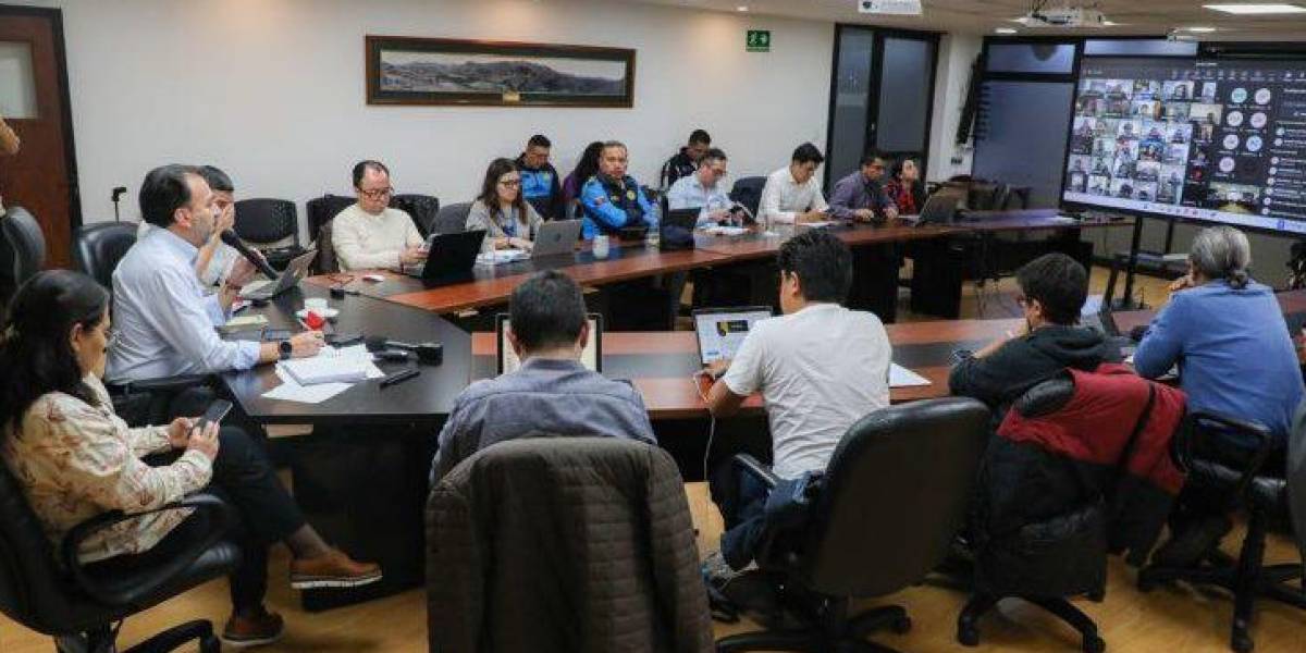 Quito: el COE Metropolitano garantiza el transporte público, entre otras resoluciones