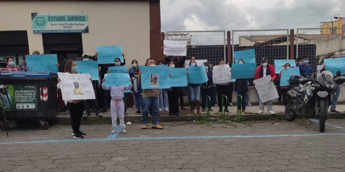 Tulcán: ciudadanos piden que se absuelva a policía procesado por matar a un delincuente en Quito