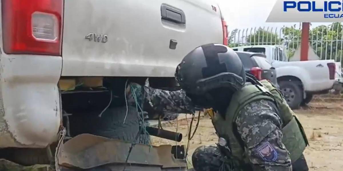 Video | Así ocultaban 230 kilos de cocaína en un doble fondo de una camioneta en Napo