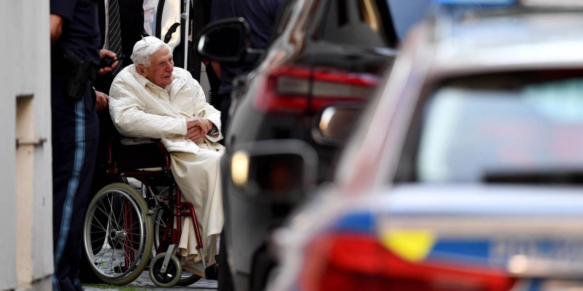 Benedicto XVI cumple 95 años, débil físicamente pero con lucidez