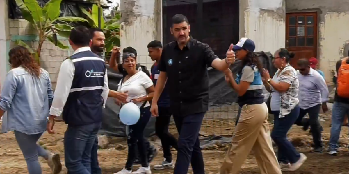 El alcalde Aquiles Álvarez intentó golpear a líder comunal de Chongón y lo llama delincuente