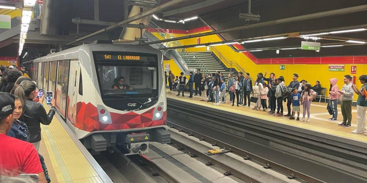 Metro de Quito: un promedio de 10 mil vehículos se quedan en casa desde el inicio de las operaciones