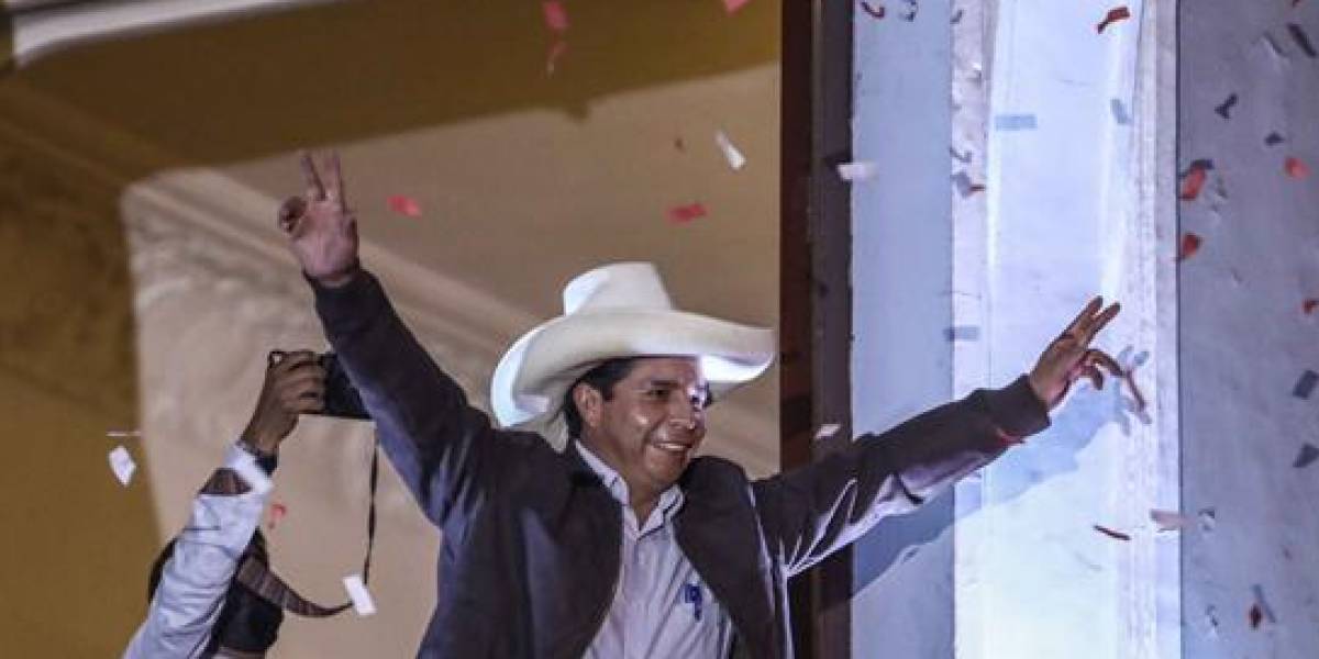Castillo asume tácitamente como presidente electo del Perú