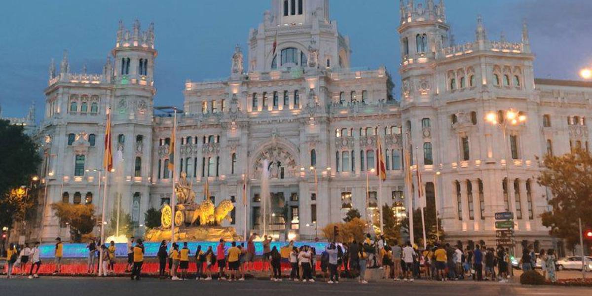 Batalla de Pichincha: la fuente de Cibeles, en Madrid, se ilumina con los colores de Ecuador