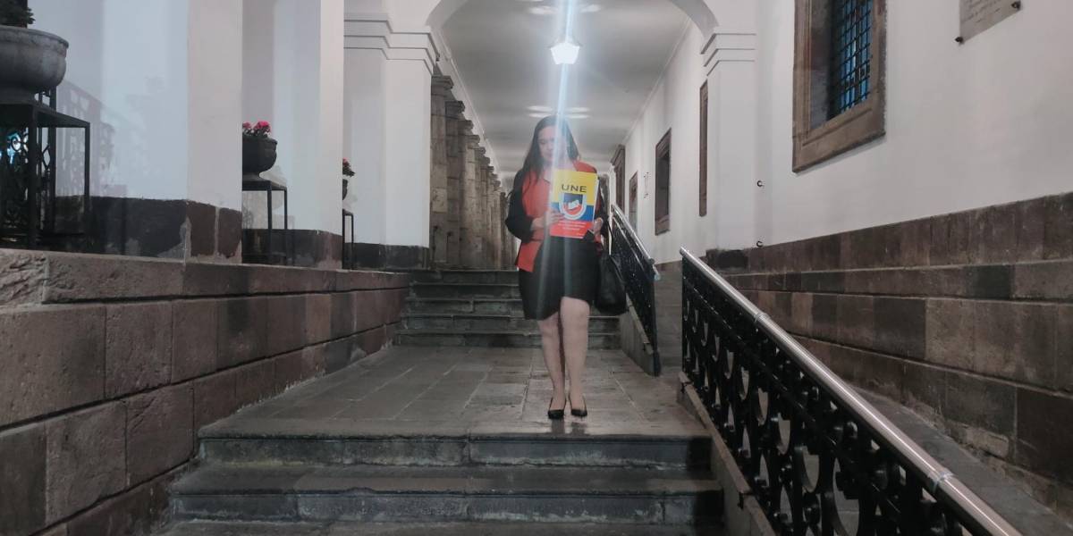 Isabel Vargas, presidenta de la UNE, abandona reunión con Lasso