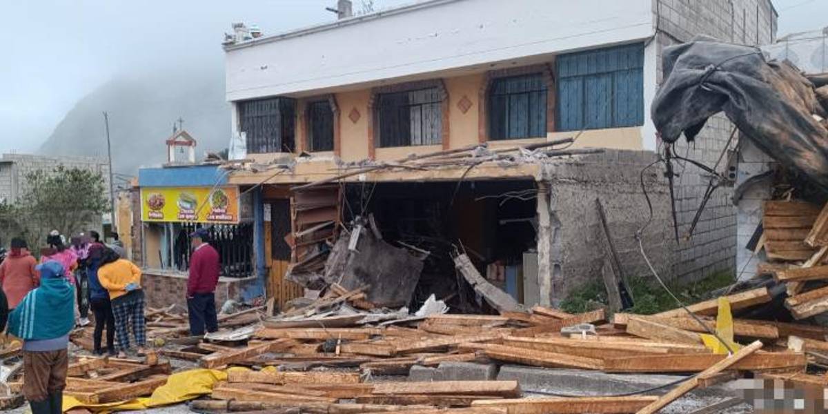 Un muerto tras choque de un camión contra una casa en la vía a Papallacta
