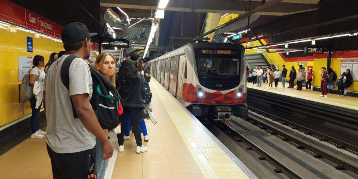 Un hombre saltó a los rieles del Metro de Quito en búsqueda de su cédula