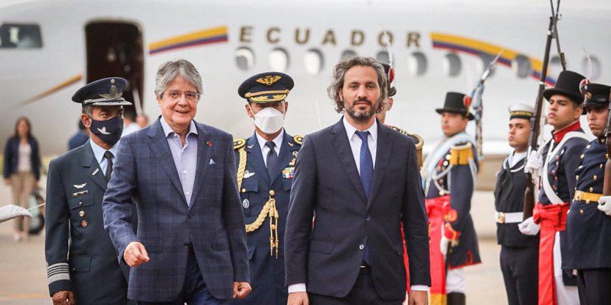 Lasso llega a Argentina para reunirse con el presidente Fernández y empresarios