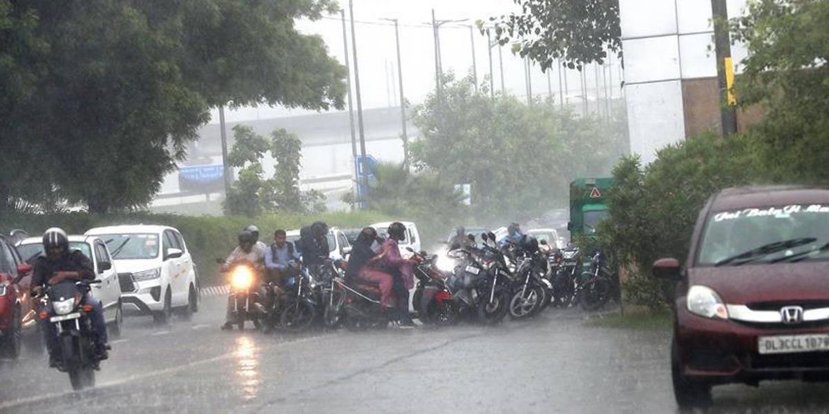 India: 14 muertos por inundaciones y deslaves en el tercer día de intensas lluvias