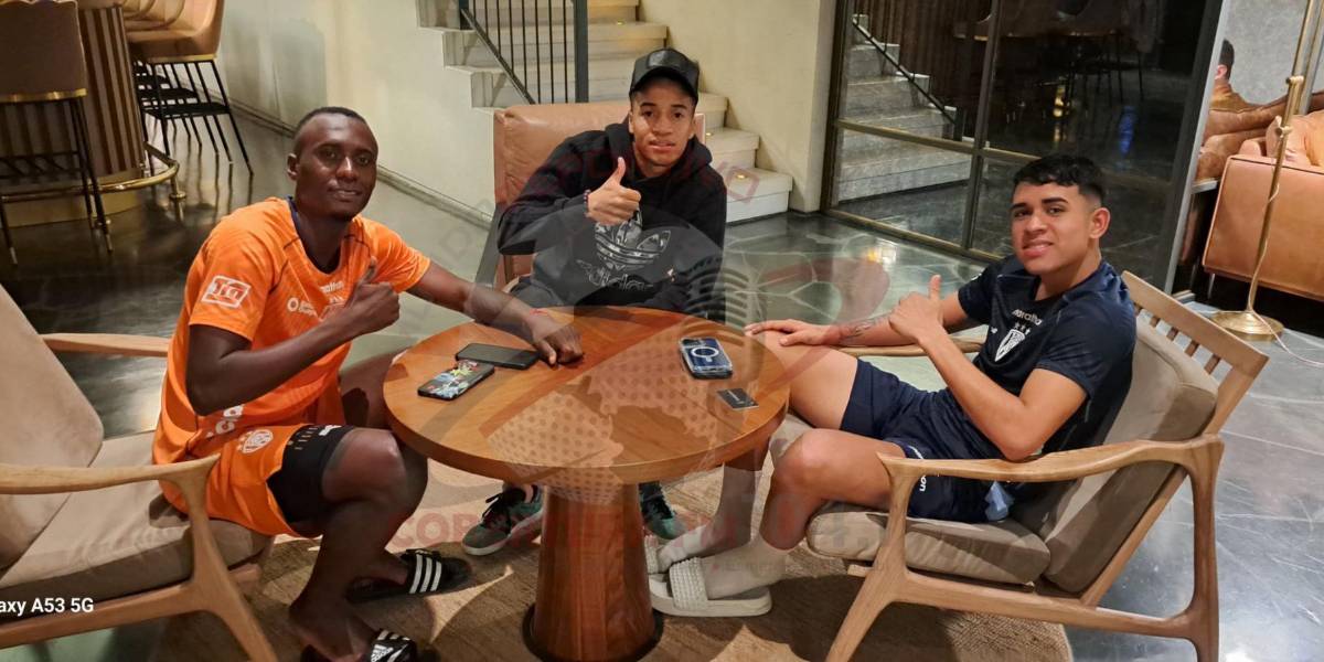 Byron Castillo visitó a los jugadores de Independiente del Valle antes de su partido por Copa Libertadores