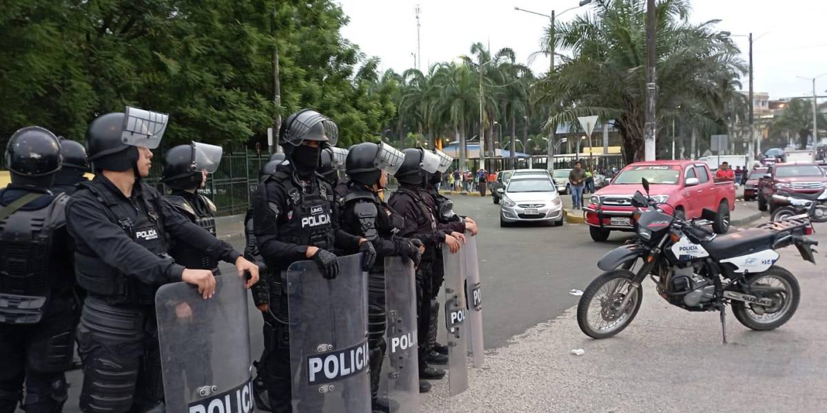 Mercado de Montebello, en Guayaquil, amanece cerrado y resguardado por policías y militares
