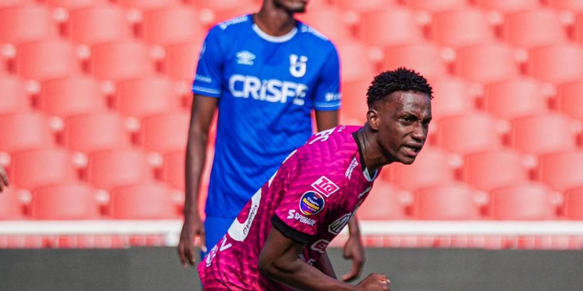 Darwin Guagua anotó y asistió en la goleada de Independiente del Valle con Sebastián Beccacece en las gradas