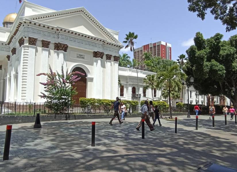 La calle donde se encuentra el edificio de la Asamblea Nacional, en Caracas.