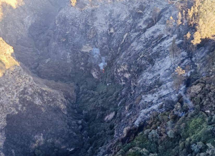 Durante la madrugada, los equipos permanecieron trabajando en Chaupimolino.
