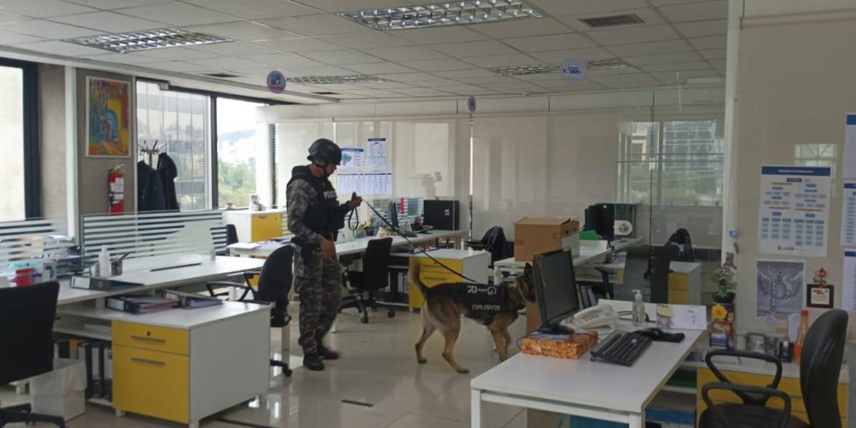 La amenaza de bomba en el Ministerio de Educación, en Quito, fue descartada por la Policía