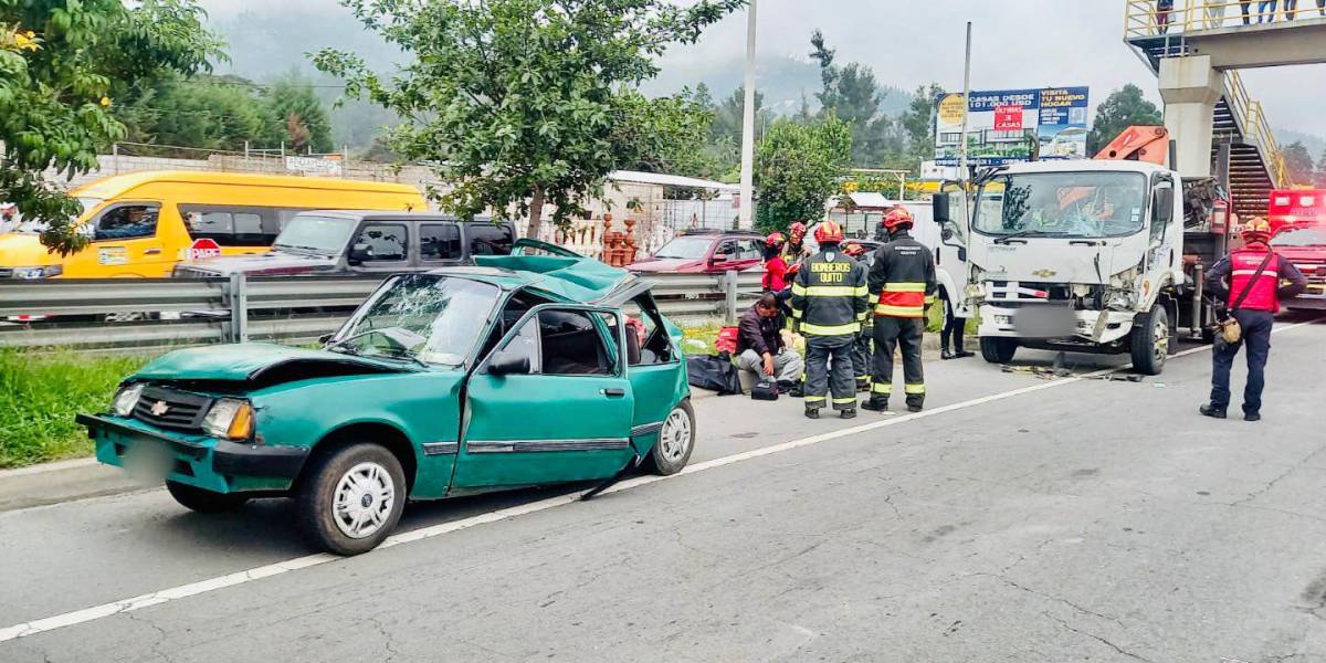 Quito: un accidente de tránsito en la Ruta Viva deja un fallecido y cuatro heridos