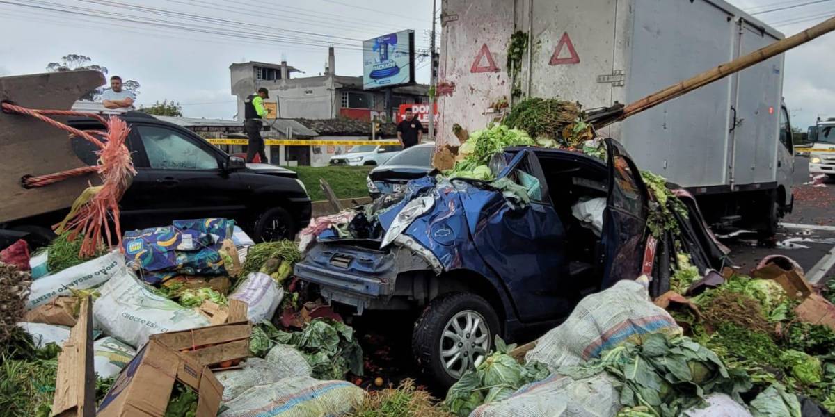 Una persona falleció en un siniestro múltiple de tránsito en Machachi, Pichincha