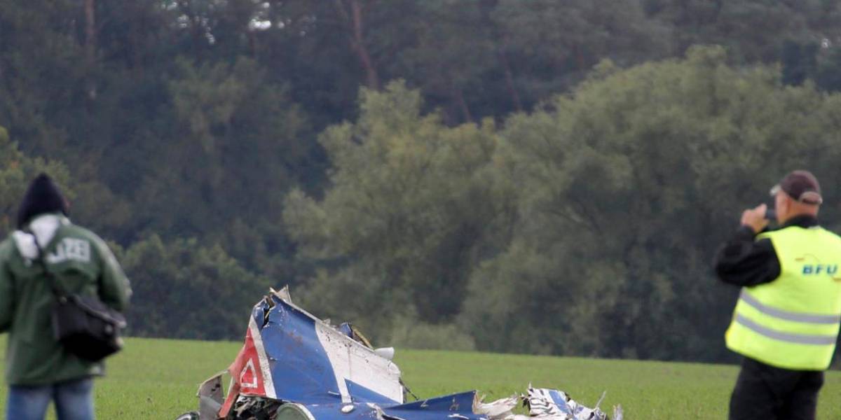 Al menos siete heridos al colisionar una avioneta con un automóvil en Florida