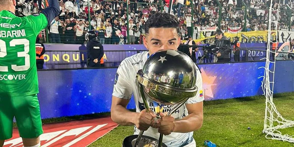 Alexander Alvarado continuará en Liga de Quito