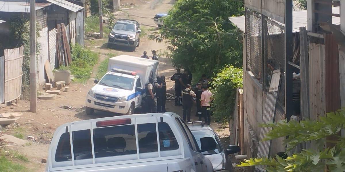 Habitantes de Nueva Prosperina, en Guayaquil, hallan dos cadáveres descuartizados afuera de una casa