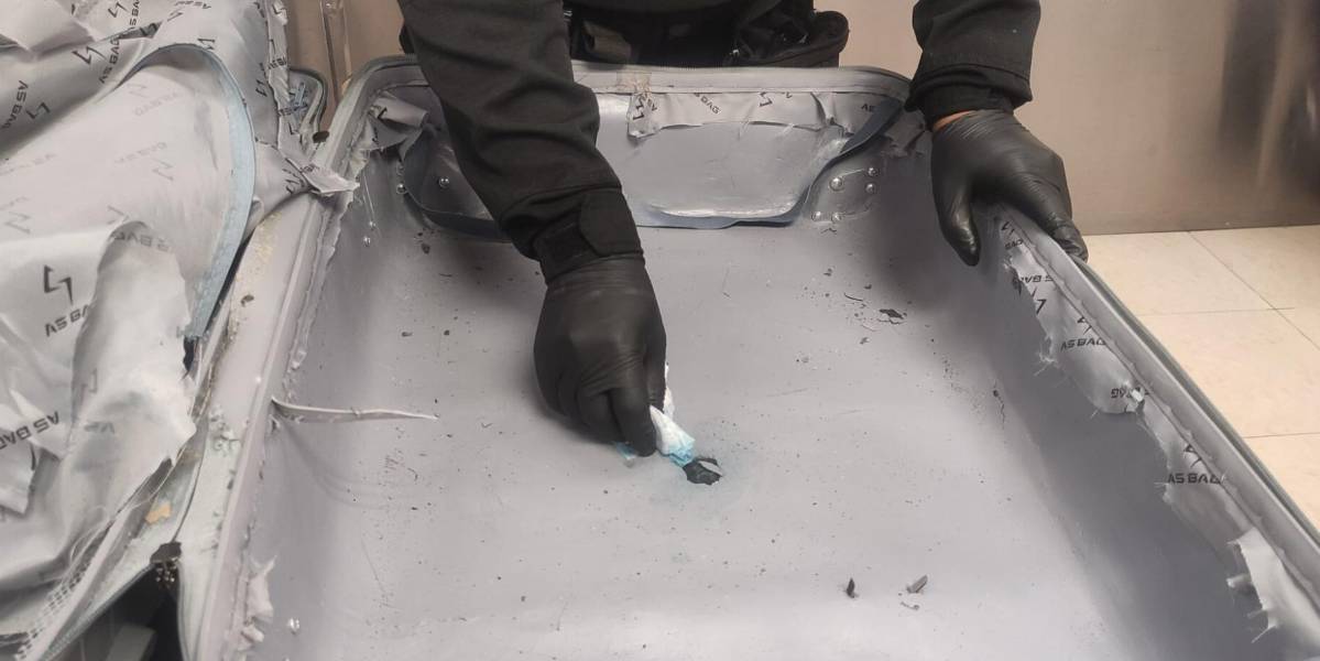 Un argentino es detenido en el aeropuerto de Quito con 20 de kilos de cocaína en sus maletas