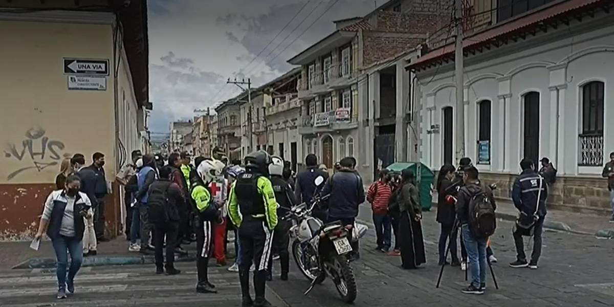 Alerta en Riobamba por presuntos explosivos en un vehículo