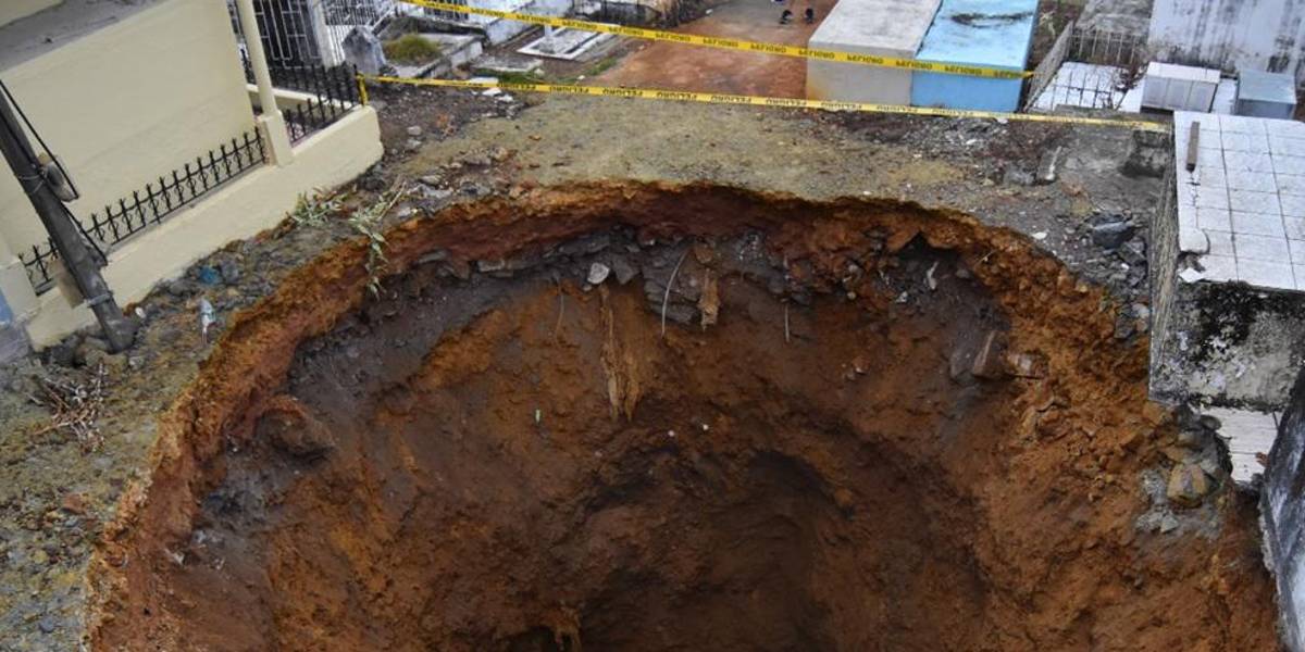 El Oro | Un socavón causó el cierre del cementerio municipal de Portovelo
