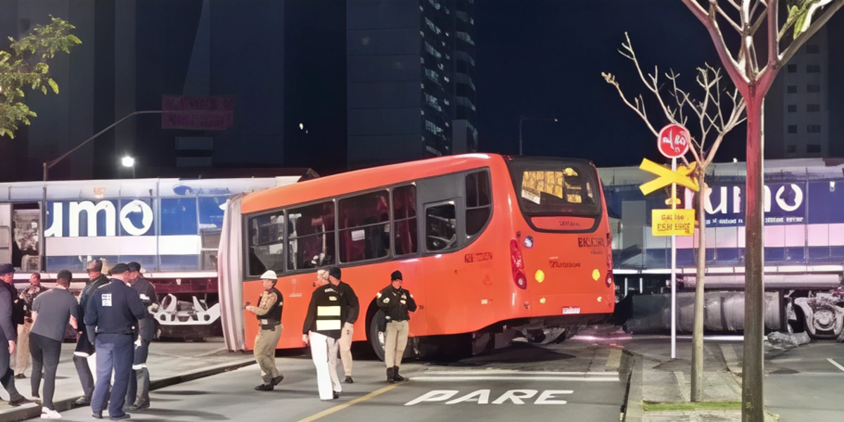 Brasil: Tren parte en dos a un bus con 25 pasajeros en Curibita