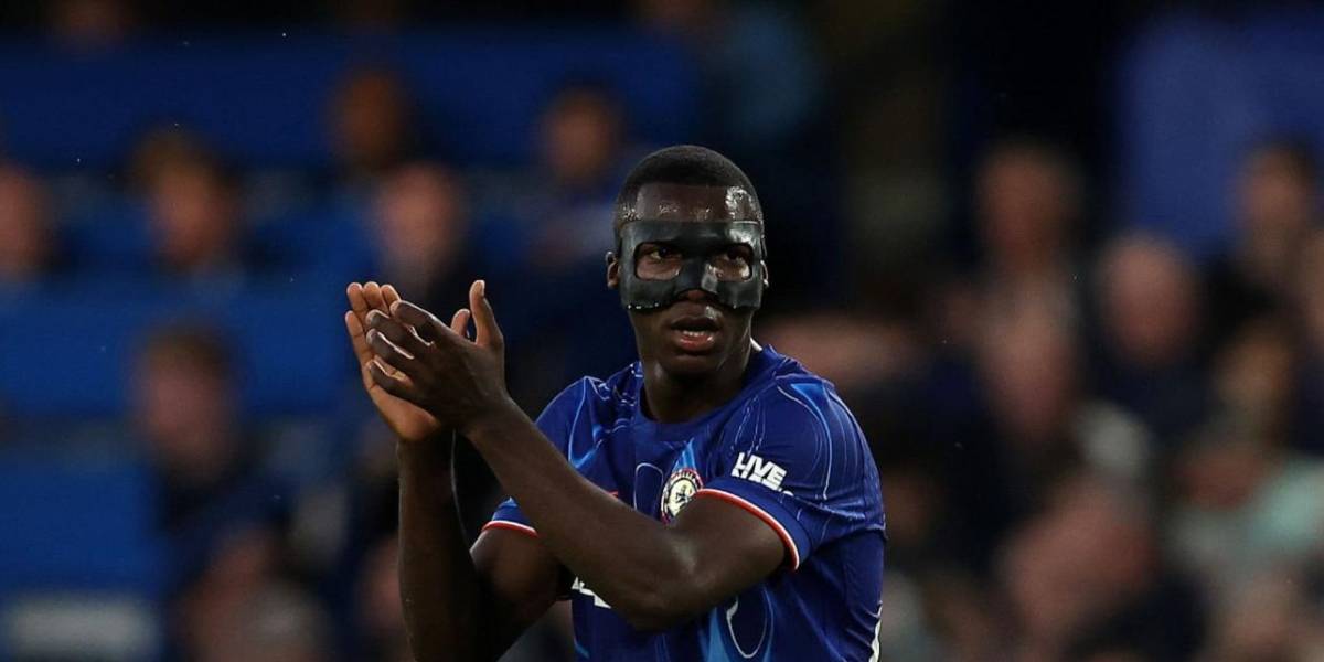 ¿Por qué Moisés Caicedo juega con máscara en el Chelsea vs. Manchester United por la Premier League?