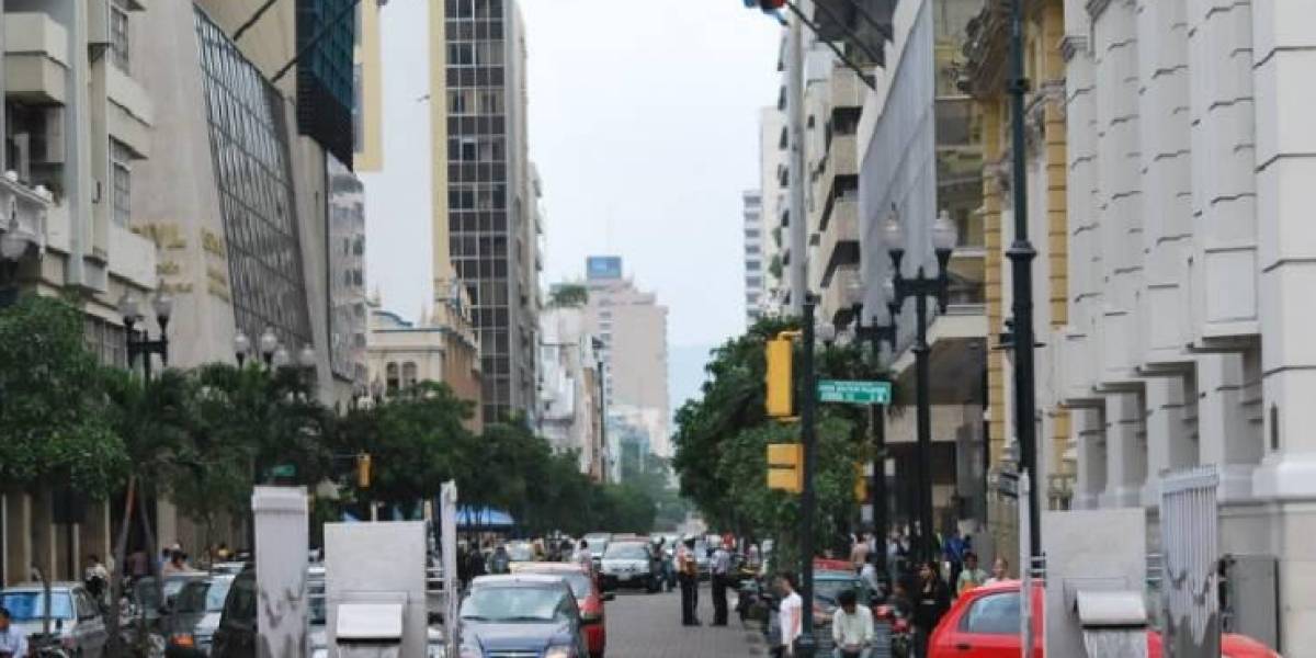 Batalla del Pichincha: tramo de avenida 9 de Octubre estará cerrado este martes por desfile