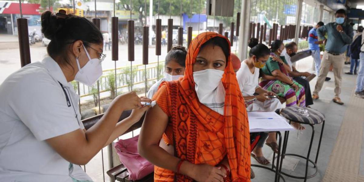 India usa drones para entregar vacunas anticovid en las zonas más remotas