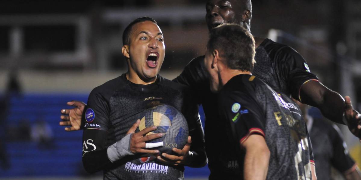 Libertad golea 3-0 a Gualaceo y sale de la zona del descenso en la Liga Pro