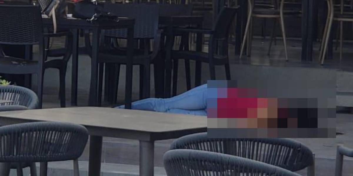 Dos mujeres son asesinadas en un restaurante de Manta