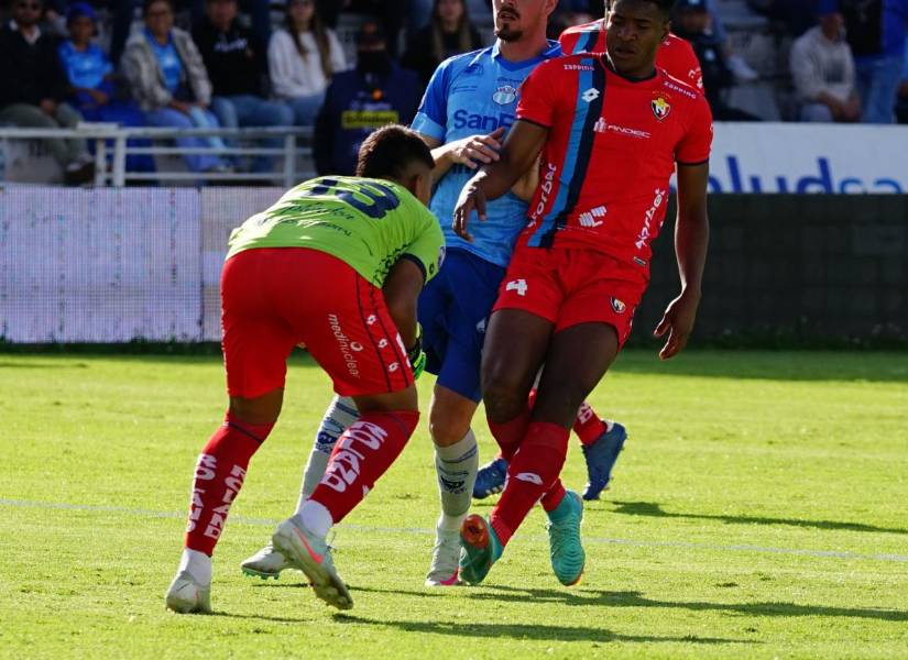 Jeremy Mejía atajó por más de 70 minutos en la portería de El Nacional.