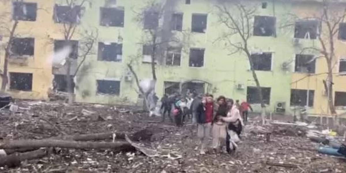 Ucrania: bombardeo a maternidad y hospital en Mariúpol atribuido a Rusia causa indignación internacional