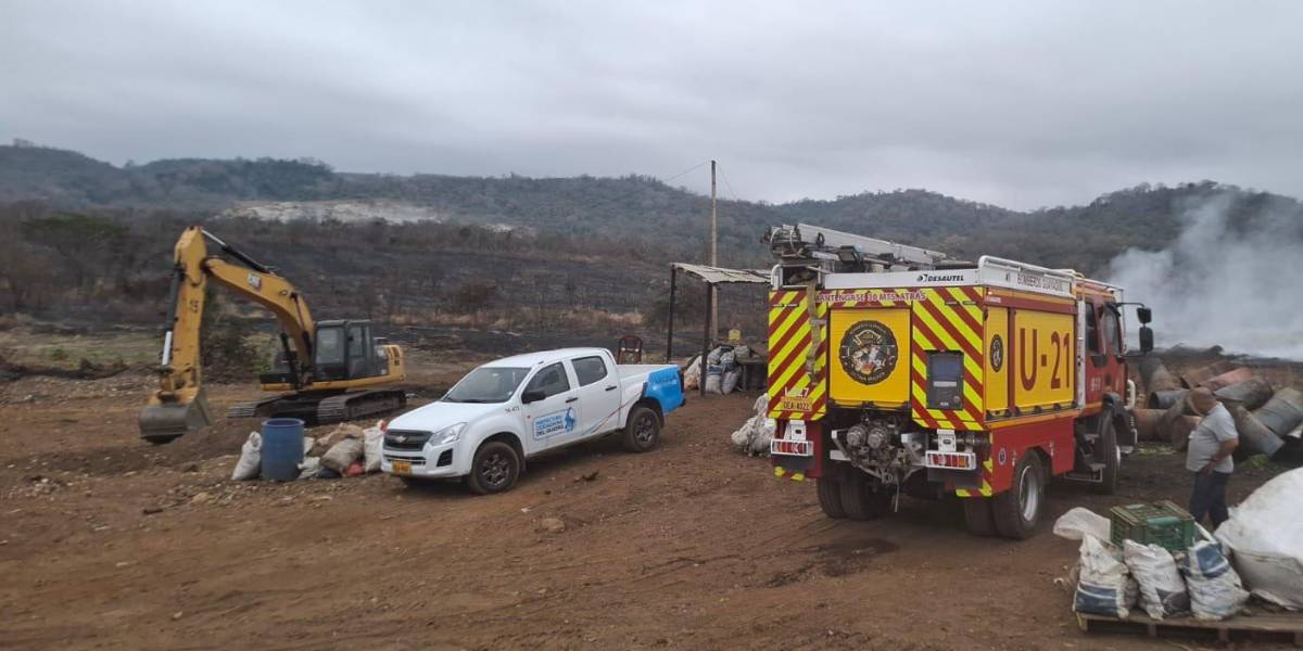 Incendio forestal en Guayaquil: autoridades hallan botadero clandestino tras emergencia