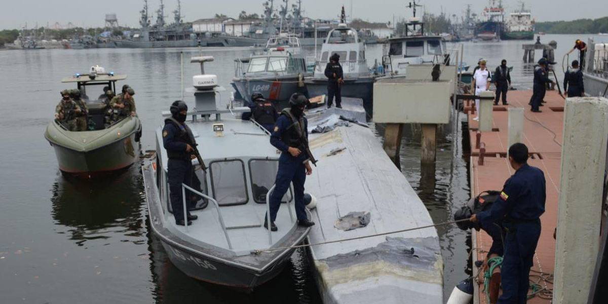 Detenidos tres colombianos y un ecuatoriano al interceptar sumergible con droga en Santa Elena