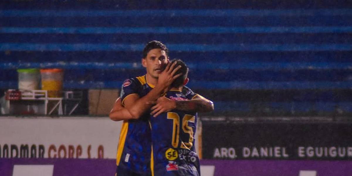 Delfín SC venció a Libertad FC y salió del fondo de la tabla de la LigaPro Ecuabet