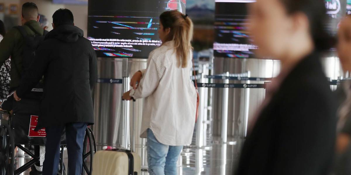 Los impuestos incrementan los precios de los vuelos internos en Ecuador