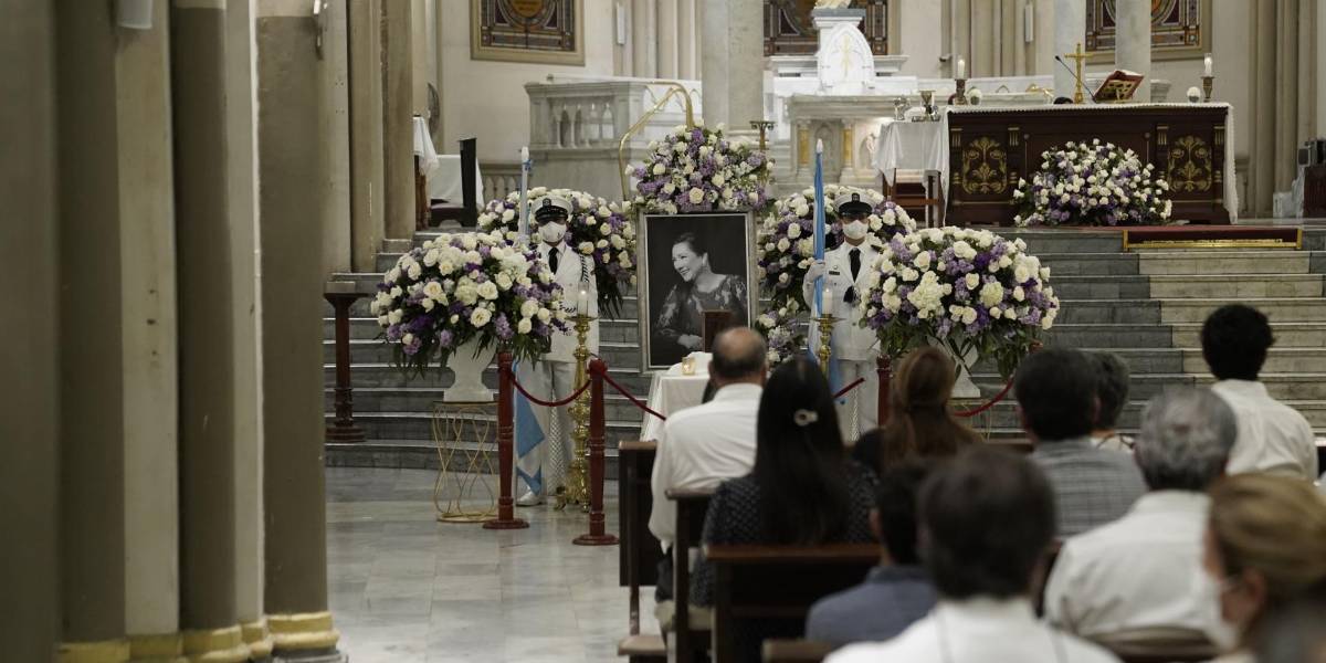 Familiares, amigos y seguidores despidieron a Tania Tinoco en una misa