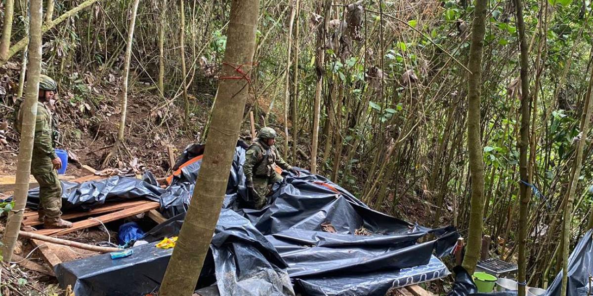 Militares descubrieron el epicentro de la minería ilegal en Tulcán, Carchi