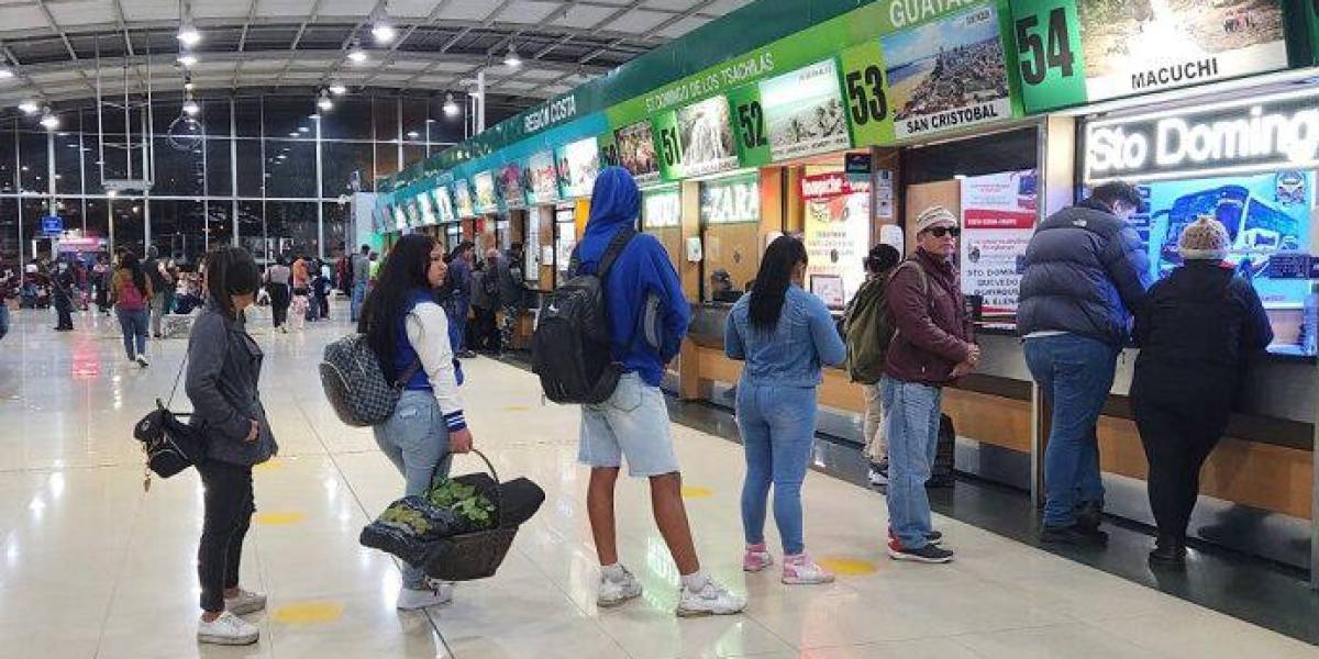 Quito: 130 000 usuarios se desplazarán desde las terminales de Quitumbe y Carcelén por el feriado de Carnaval 2025