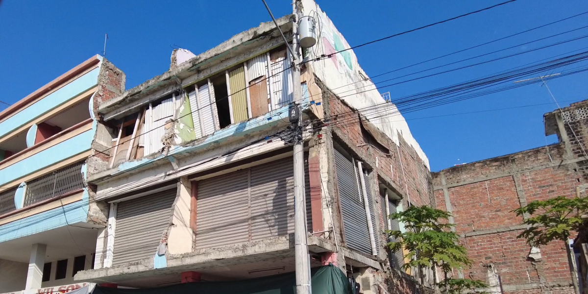 A siete años del terremoto de 2016, todavía hay edificaciones cuarteadas en Manabí