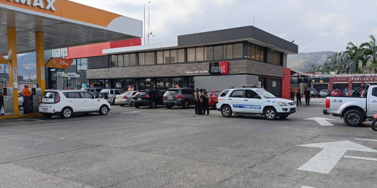 Un hombre se salva de morir tras un ataque de sicarios en una gasolinera de la Vía a la Costa, en Guayaquil