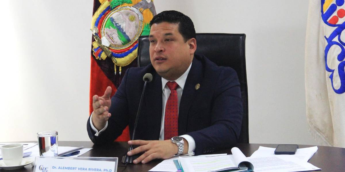 Alembert Vera arremete contra la Corte Constitucional y el Cpccs Transitorio