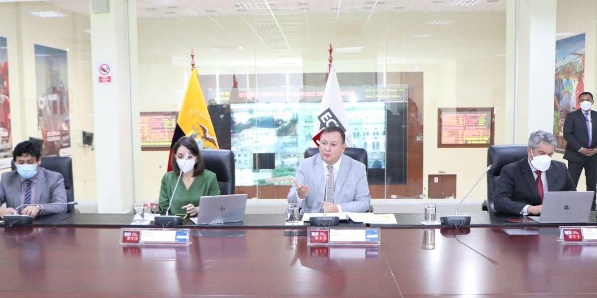 COE Nacional: carnet de vacunación será obligatorio en actividades no esenciales